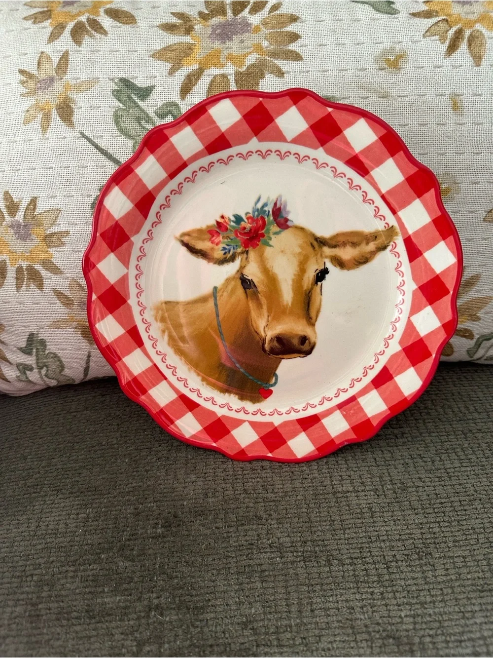 The Pioneer Woman Cream Scalloped Wall Plate with Red Trim